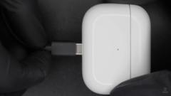 Os AirPods USB-C oficiais podem estar a caminho. (Fonte: Ken Pillonel via YouTube)
