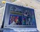 A tela fosca funciona razoavelmente bem ao ar livre, em grande parte devido à tela superbrilhante