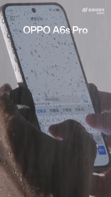Telefone Oppo A6s Pro com toque úmido.