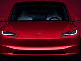O facelift do Model 3 Highland na nova cor Flame Red (imagem: Tesla)