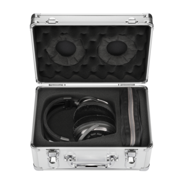 Os fones de ouvido vêm em um estojo de transporte rígido especial. (Fonte da imagem: Audio-Technica)
