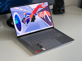 Análise do Lenovo Yoga Slim 7 14 G8 AMD - CPU Zen4 personalizada e excelente OLED de 2,9K