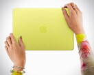O MacBook Neo tem um chassi de alumínio colorido que pode ser aberto facilmente.