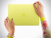 O MacBook Neo tem um chassi de alumínio colorido que pode ser aberto facilmente.