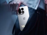 O OnePlus 16 pode se tornar um dos dispositivos com as maiores pontuações no próximo ranking de benchmarks do AnTuTu. Na imagem: uma imagem promocional do telefone.