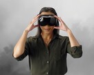 Jogador retratado usando o headset Steam Frame VR