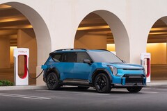 A rede Supercharger da Tesla é vital para grande parte do mercado de veículos elétricos, já que muitas marcas de automóveis mudaram para o conector NACS no ano passado. (Fonte da imagem: Kia)