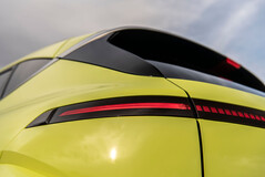 Luzes traseiras atualizadas acentuam o novo visual do Kona EV 2024. (Fonte da imagem: Hyundai)