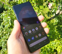 O Xperia 5 III é um dos dois smartphones Sony elegíveis agora para Android 12. (Fonte de imagem: NotebookCheck)