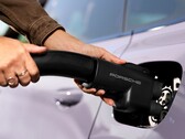 Um adaptador Porsche para os Superchargers da Tesla (Fonte da imagem: Porsche)