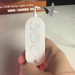 A unidade de controle na extremidade da faixa de luz