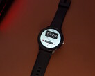 O Lige Smartwatch da Aliexpress na mesa