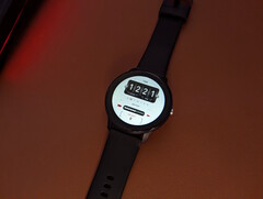 O Lige Smartwatch da Aliexpress na mesa