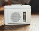 O leitor de cassetes Maxell MXCP-P100S permite que os proprietários desfrutem de suas músicas em qualquer lugar sem fones de ouvido, graças aos alto-falantes integrados. (Fonte da imagem: Maxell)
