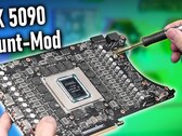 RTX 5090 modificada (fonte da imagem: canal der8auer no YouTube)