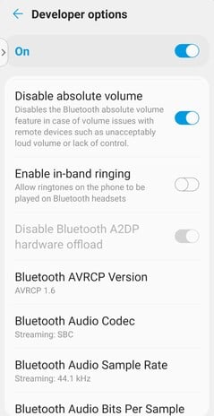 Quando a opção Disable Absolute Volume está ativada, os ajustes de volume do sistema e do fone de ouvido podem ser feitos separadamente, permitindo ajustes de volume superbaixos. (Fonte da imagem: Notebookcheck)