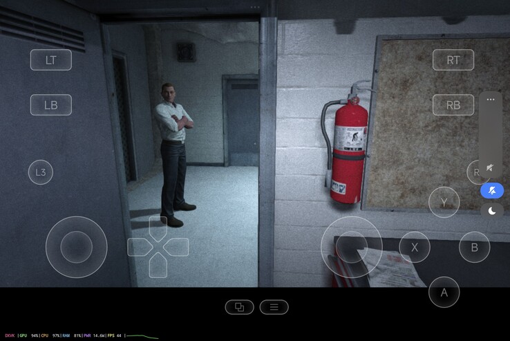 Na sobreposição no jogo, no canto inferior esquerdo, o senhor pode ver que o Outlast pode atingir mais de 40 FPS. (Captura de tela: Marc Zander, Notebookcheck)