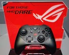 O controle sem fio Xbox ROG Raikiri II em exibição na Gamescom. (Fonte da imagem: Asus ROG)