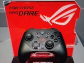 O controle sem fio Xbox ROG Raikiri II em exibição na Gamescom. (Fonte da imagem: Asus ROG)