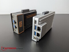 As duas ZimaBoards, versão 1 e 2 (Fonte da imagem: Notebookcheck)