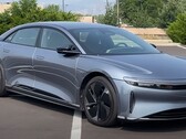 O Lucid Air Grand Touring tem uma impressionante autonomia de 480 milhas. (Fonte da imagem: TFLEV via YouTube)