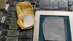 Uma luva de dedo desonesta causou picos de temperatura neste cartão GeForce RTX 3090 Founders Edition. (Fonte da imagem: u/antonyjeweet)