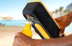 O alto-falante portátil House of Marley Get Together Go pode ser usado como abridor de garrafas.