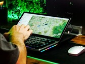 A Aura Displays inclui uma tela sensível ao toque de 13 polegadas em um teclado mecânico (Fonte da imagem: Aura Displays)