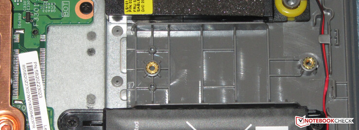 Os notebooks com M.2 SSDs estão disponíveis dentro da linha IdeaPad 1. Nosso dispositivo de teste não possui o slot correspondente.