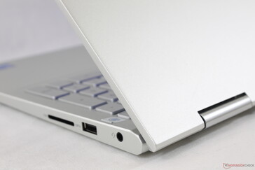 As superfícies prateadas mate escondem melhor as impressões digitais do que a maioria dos laptops pretos