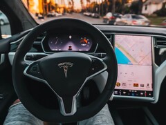 Após a atualização do software 2022.4, o piloto automático Tesla será mais agressivo em relação à frenagem regenerativa (Imagem: Roberto Nickson)