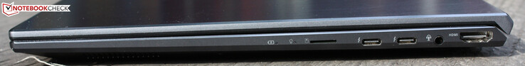 Certo: Leitor de cartões: microSD, 2 Thunderbolt USB 3.2 Gen 2x2, conector de áudio combinado de 3,5 mm, HDMI 2.0b