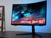 O Odyssey Neo G8 tem uma curvatura de 1000R e uma taxa de atualização de 165 Hz, entre outras características. (Fonte de imagem: Samsung)