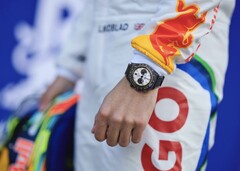 O relógio Tudor Black Bay Chrono Carbono 26 apresenta resistência à água de 200 m