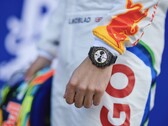 O relógio Tudor Black Bay Chrono Carbono 26 apresenta resistência à água de 200 m
