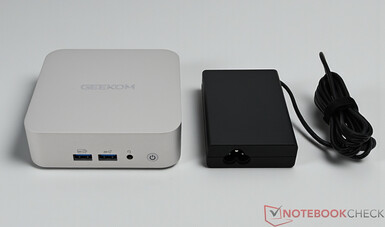 Geekom A8 com fonte de alimentação (19 V; 6,32 A)