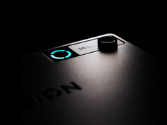 O tablet para jogos Y700 Gen 5 tem o recurso de interconexão de dispositivos iOS. Foto: uma imagem promocional mostrando uma parte da parte traseira do tablet.