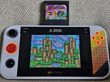 Os títulos da GameGear, como o Fantasy Zone, também são executados sem nenhuma ação adicional (Fonte da imagem: Marc Zander, Notebookcheck)
