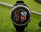 Os smartwatches Garmin Approach S44 (na foto) e Approach S50 receberam novas atualizações estáveis. (Fonte da imagem: Garmin)