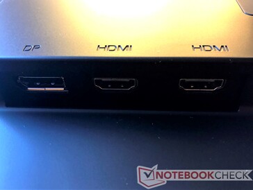 Portos na parte inferior esquerda: DisplayPort 1.4, 2x HDMI 2.1