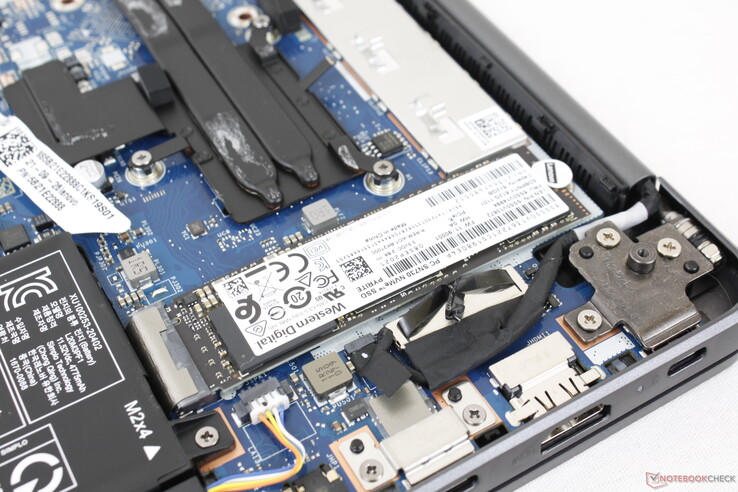 Apenas um slot interno PCIe3 x4 M.2 2280 disponível, sem opções secundárias