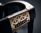 Os novos óculos “Odyssey” da Caviar estão disponíveis nas cores ouro ou prata.