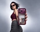A capa Ugreen Magic E Ink Screen Case adiciona uma tela na parte traseira do iPhone 18 Pro para exibir fotos.
