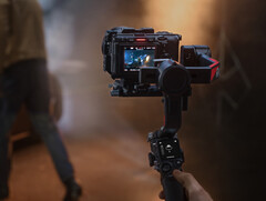 Até o momento, o RS 5 só foi fotografado em uma única opção de cor, espelhando o RS 4 Pro mostrado aqui. (Fonte da imagem: DJI)