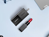 O último carregador de laptop da Lenovo depende de um fator de forma compacto. (Fonte de imagem: Lenovo)