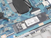 O SSD e a CPU têm resfriamento limitado, provavelmente devido ao peso muito baixo do laptop Dynabook (Fonte da imagem: Notebookcheck)