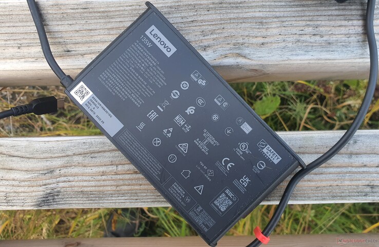 adaptador de energia USB-C slim de 135 watts