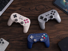 O 8BitDo Pro 3 apresenta botões ABXY no estilo Nintendo com ergonomia mais próxima de um controlador DualSense. (Fonte da imagem: 8BitDo)