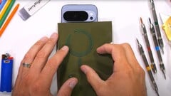Google Pixel 10 Pro XL: o primeiro carro-chefe Android de um grande fabricante com ímãs integrados, revelado em um teste de durabilidade. (Fonte da imagem: JerryRigEverything)