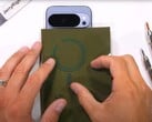 Google Pixel 10 Pro XL: o primeiro carro-chefe Android de um grande fabricante com ímãs integrados, revelado em um teste de durabilidade. (Fonte da imagem: JerryRigEverything)
